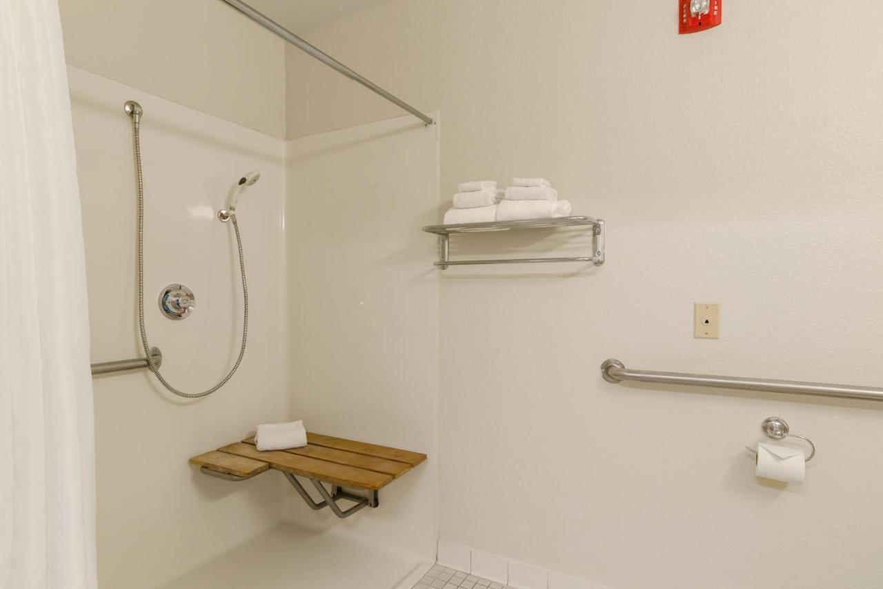 Hometowne Studios By Red Roof Denver - Glendale/ Cherry Creek Ngoại thất bức ảnh